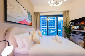 Stunning Studio with Swimming Pool View